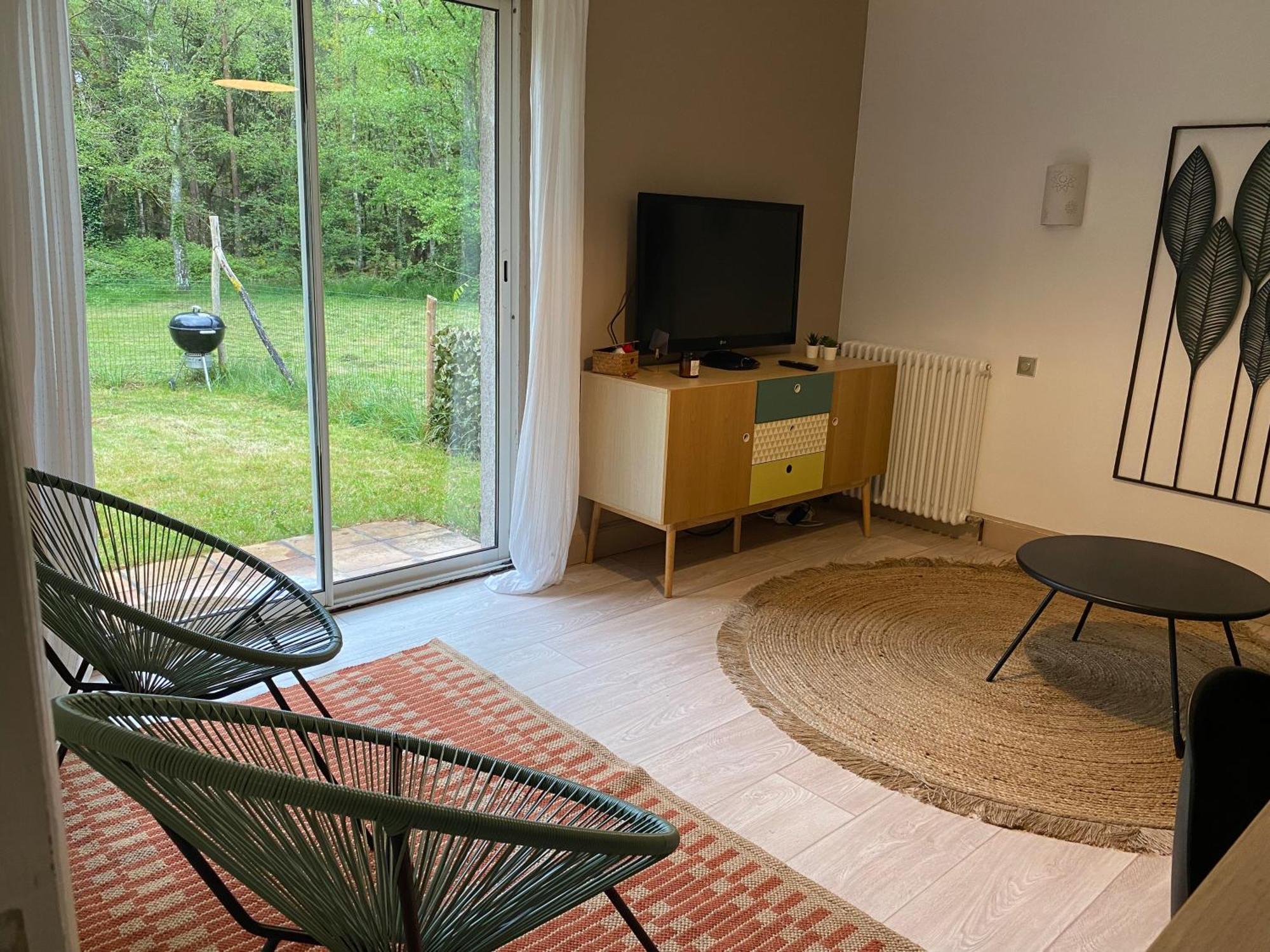 Logement Avec Acces Piscine Chaumont-sur-Tharonne Εξωτερικό φωτογραφία